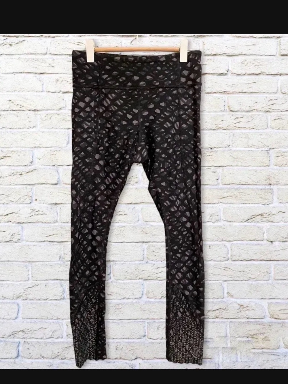 Lululemon Tight Stuff Tight 24" *Reflective Size 4 Simply Lace Play Black -L15